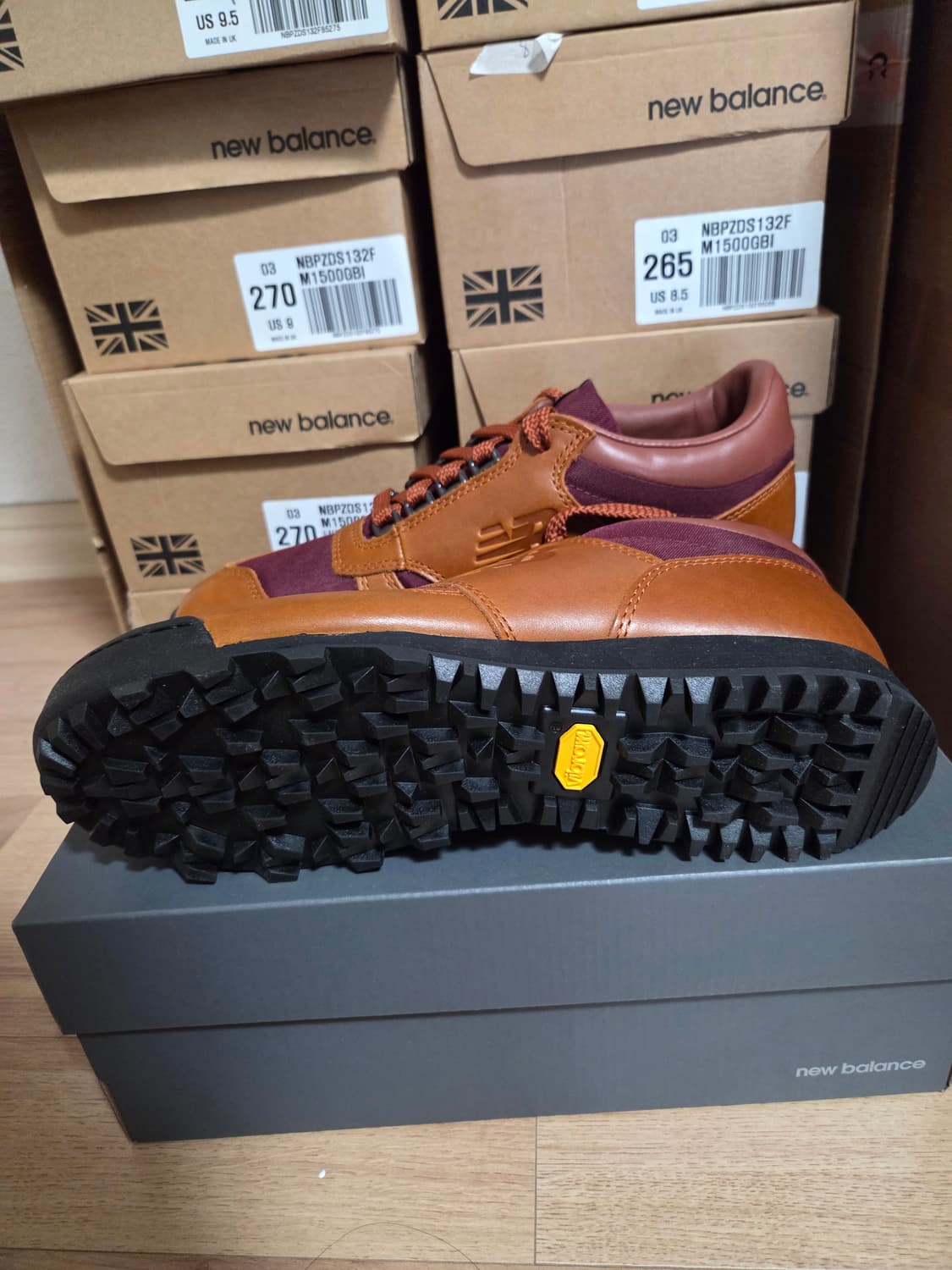 뉴발란스 레이니어 로우 비브람창 270사이즈 새상품 상품이미지2