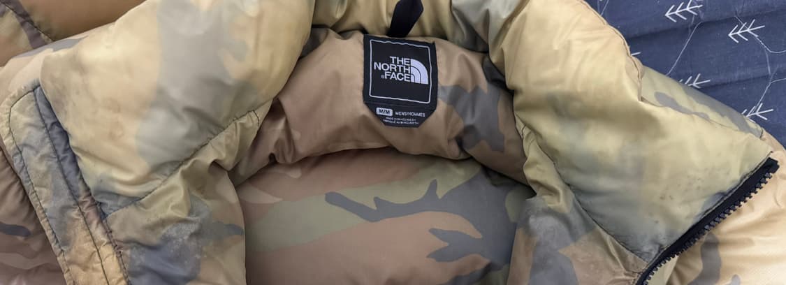 노스페이스 카모 센터로고 눕시 700 패딩 상품이미지6