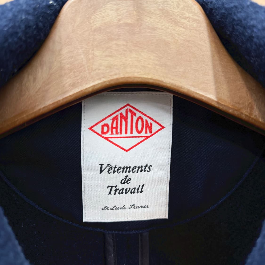 단톤 울 싱글 자켓 다이아몬드 로고 패치 브라운 버튼 포켓 디테일 네이비 상품이미지6