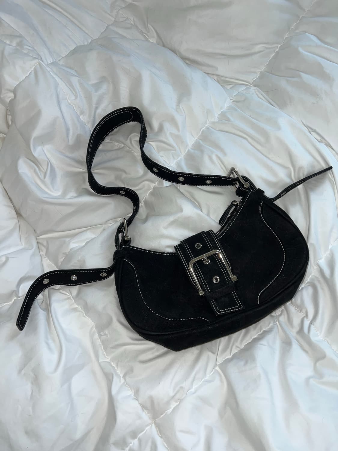 오소이 버클 호보백 블랙 상품이미지1