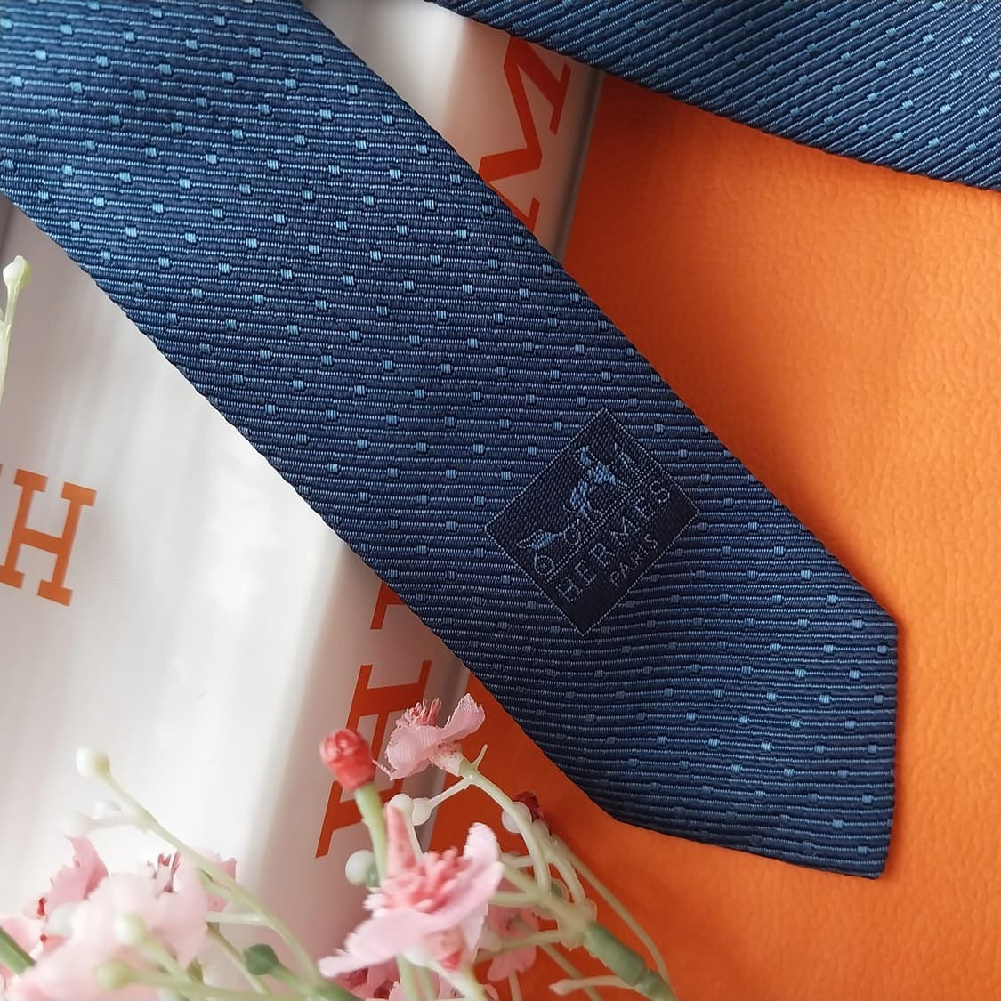 에르메스 실크 블루 도트 패턴 넥타이 8.9cm A+등급 K2232
 상품이미지5