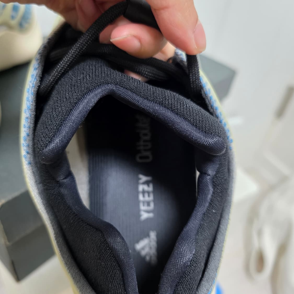 아디다스 이지 700 V3 카이아나이트 285 칸예 신발 상품이미지8