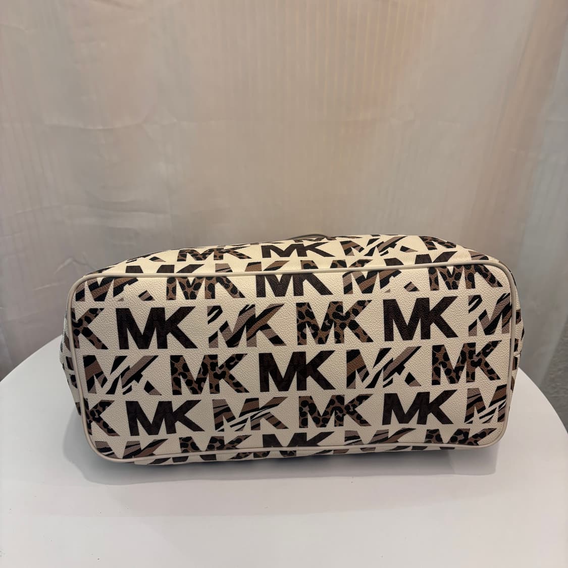 정품 마이클코어스 쇼퍼백     상품이미지6