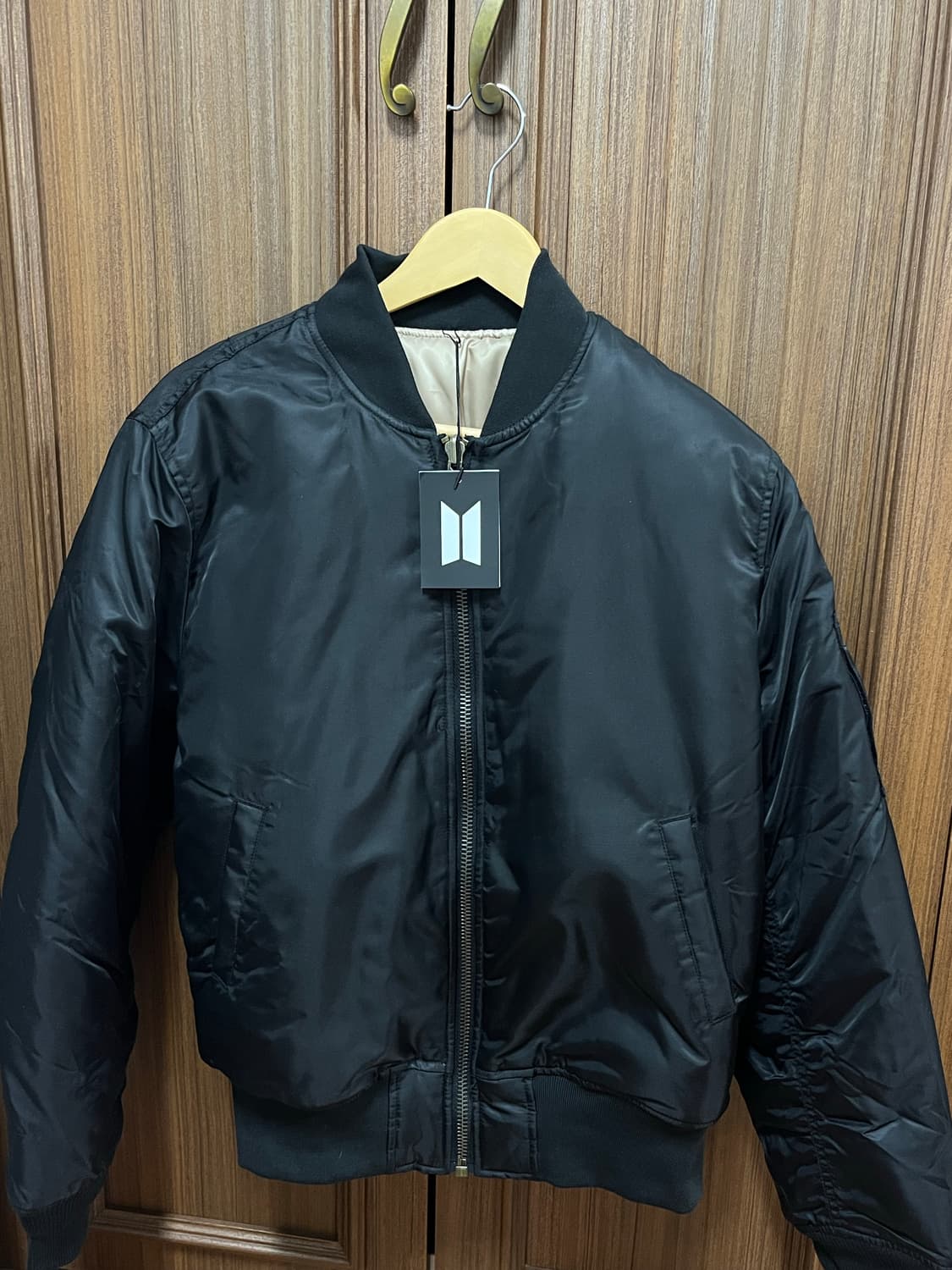 정국 전시 굿즈 봄버 자켓 상품이미지1