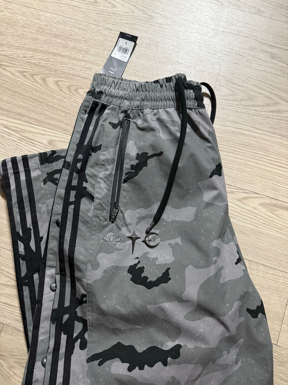 떠그클럽 x 아디다스 팬츠 상품이미지2