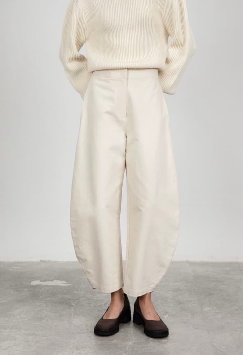 Amomento Women Curved Leg Pants 상품이미지1