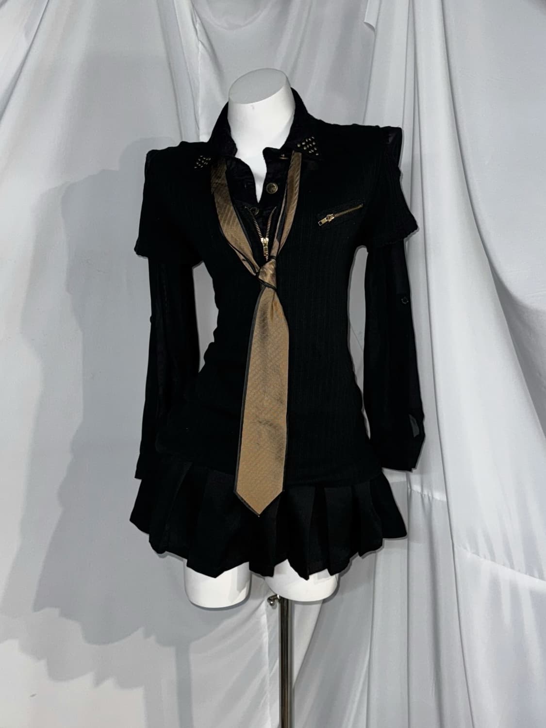 Dig Deep 디그딥 골드 글리터 프린팅 데일리펑크 해골 코디세트  상품이미지5