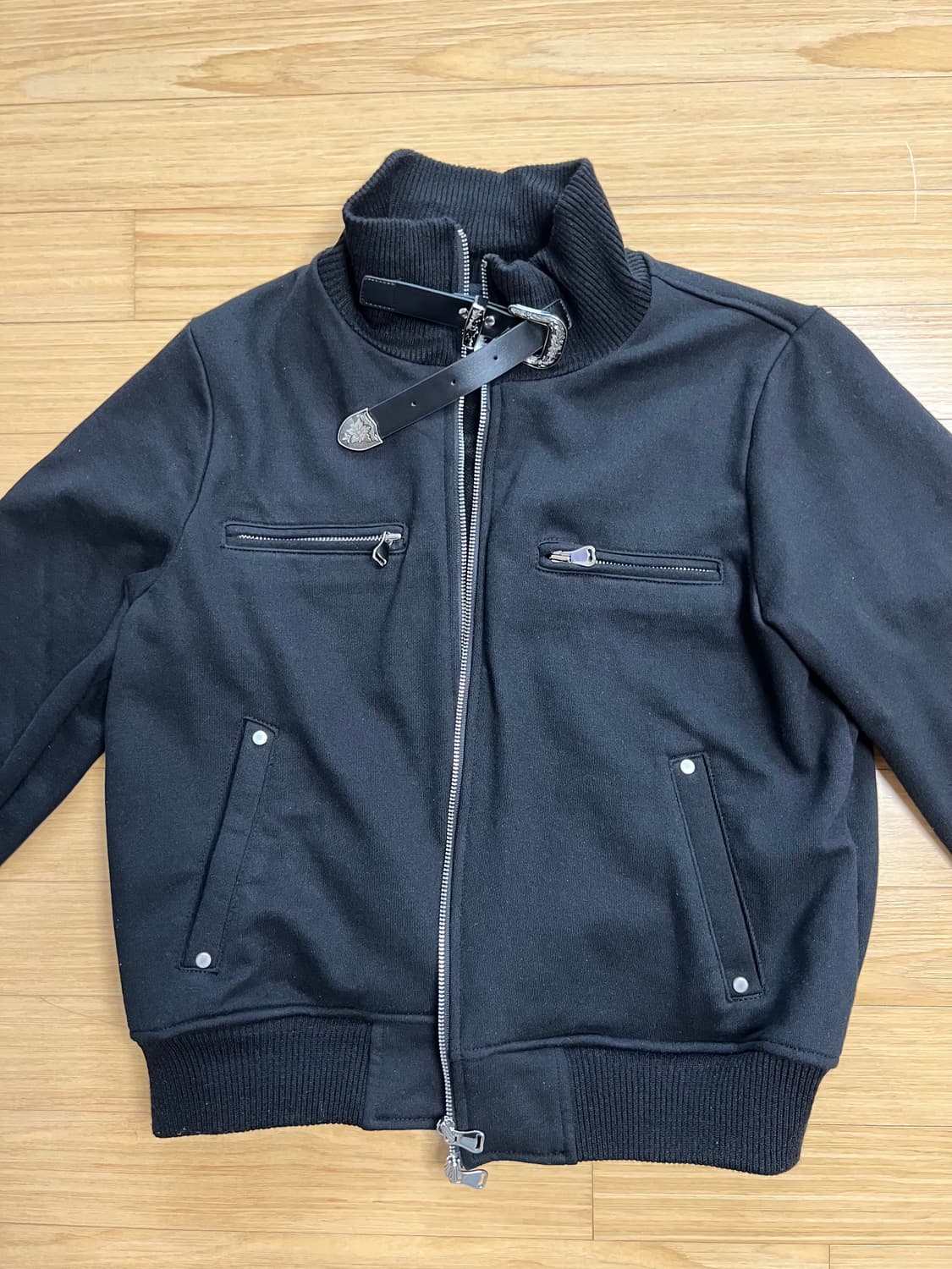 일리오 black highneck jersey blouson 하이넥블루종 상품이미지9