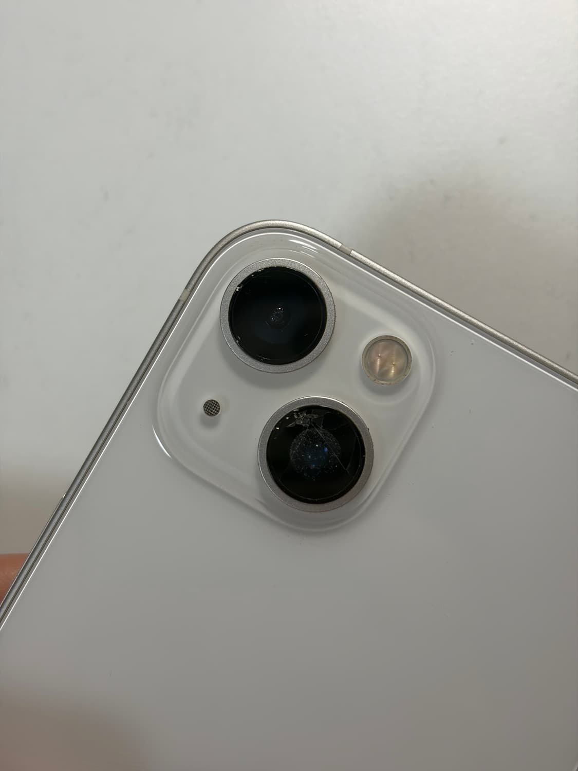 아이폰13 화이트 128 (후면 카메라 깨짐, 작동X) 상품이미지6