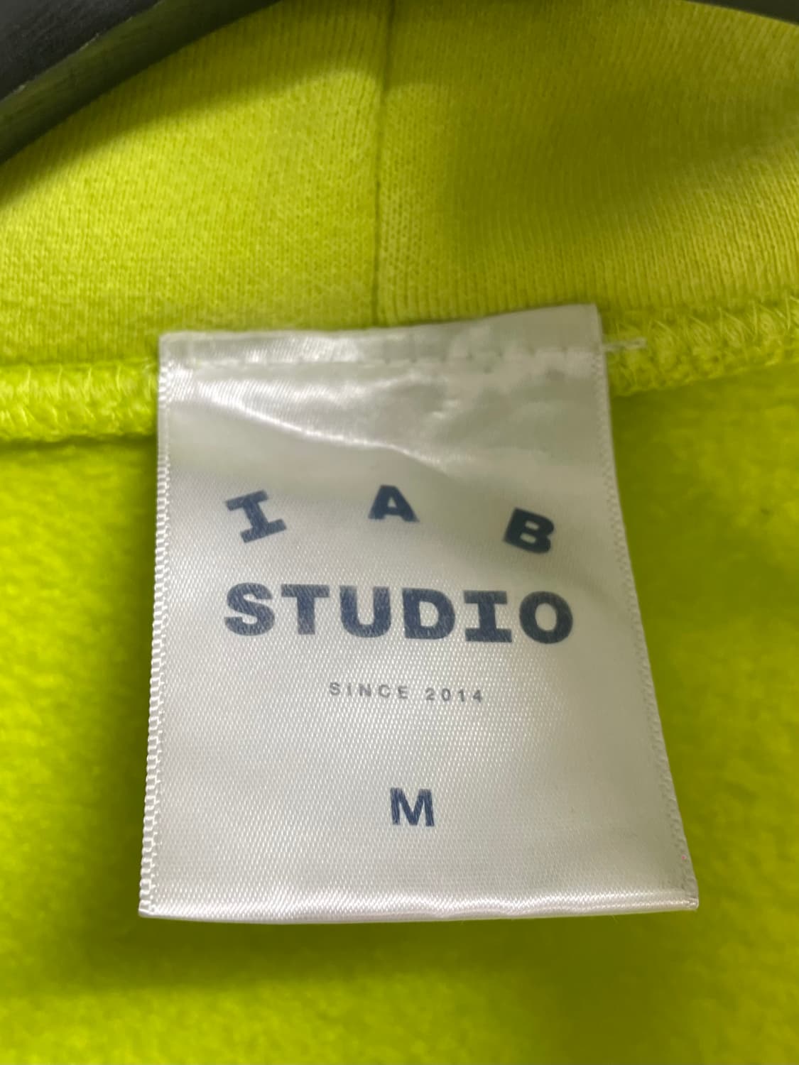 아이앱 스튜디오 웍스아웃 형광 후드티 (on.129) 상품이미지9