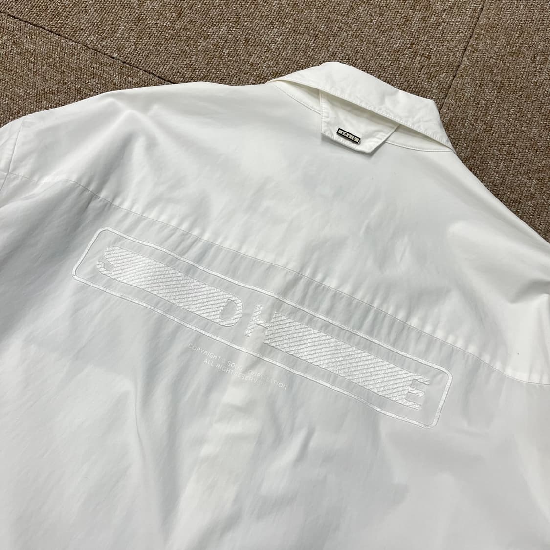 솔리드옴므 백로고 셔츠 상품이미지3