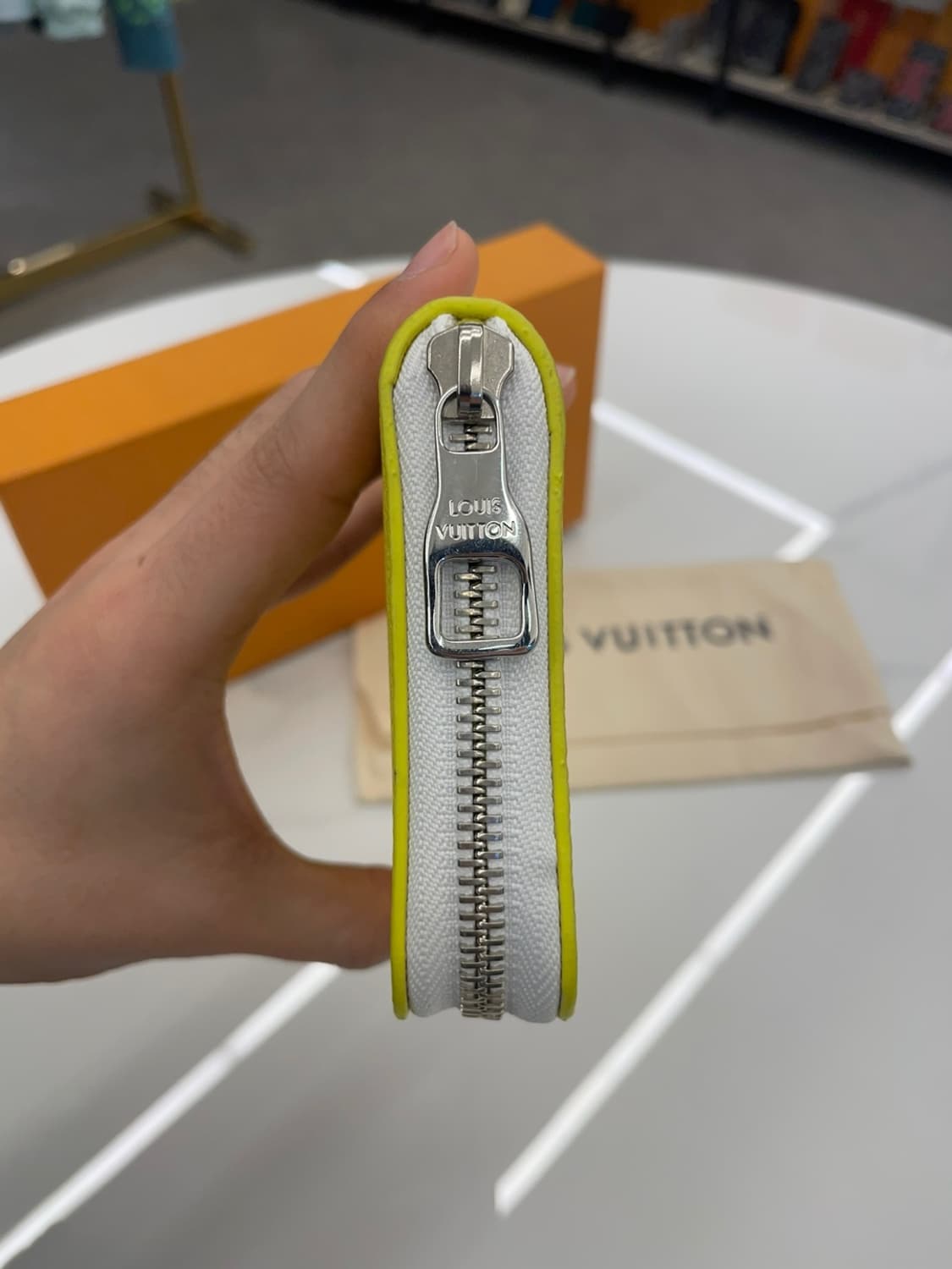 루이비통 에브리데이 한정판 지퍼돌이 장지갑 상품이미지5