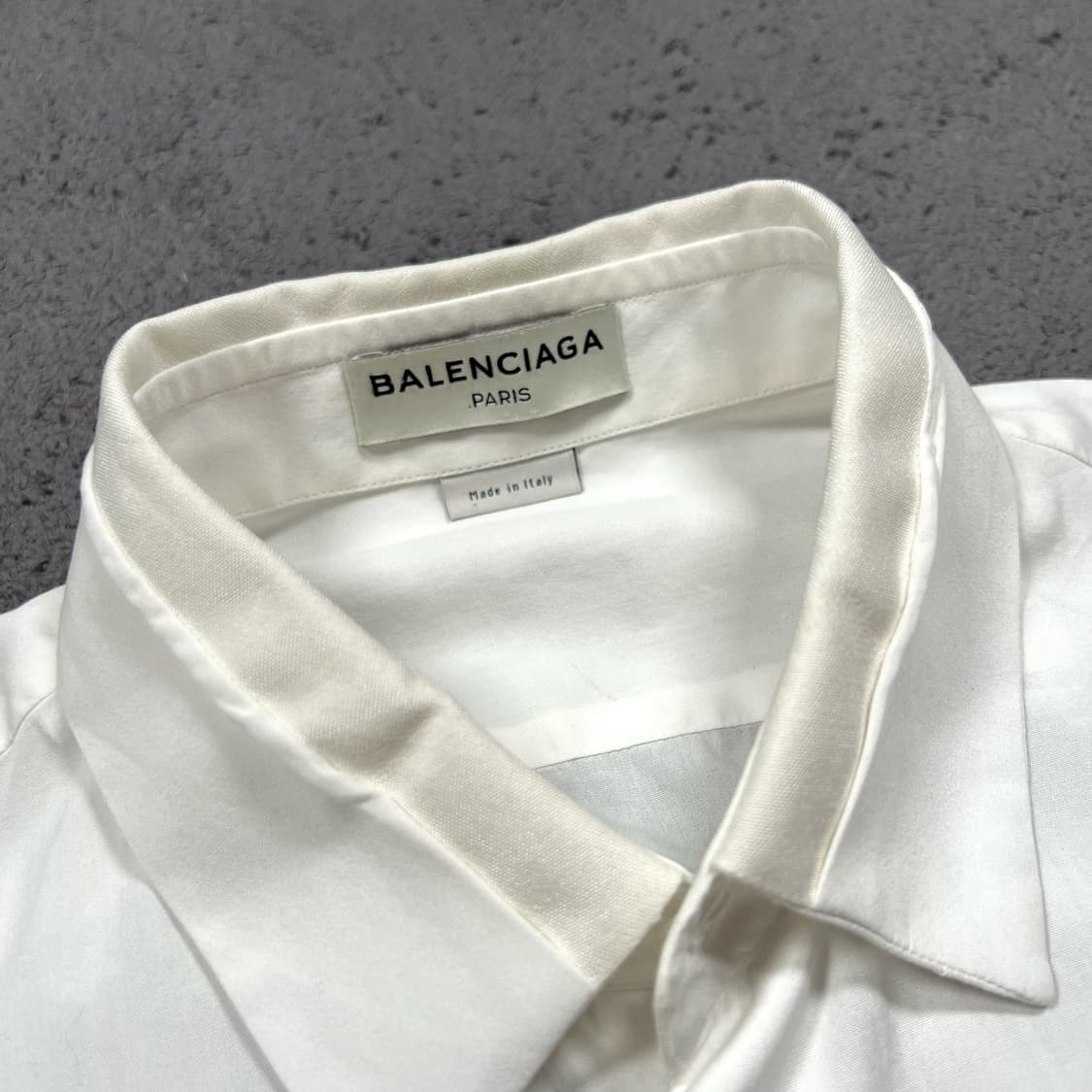 발렌시아가 카라 디테일 화이트 셔츠 상품이미지3