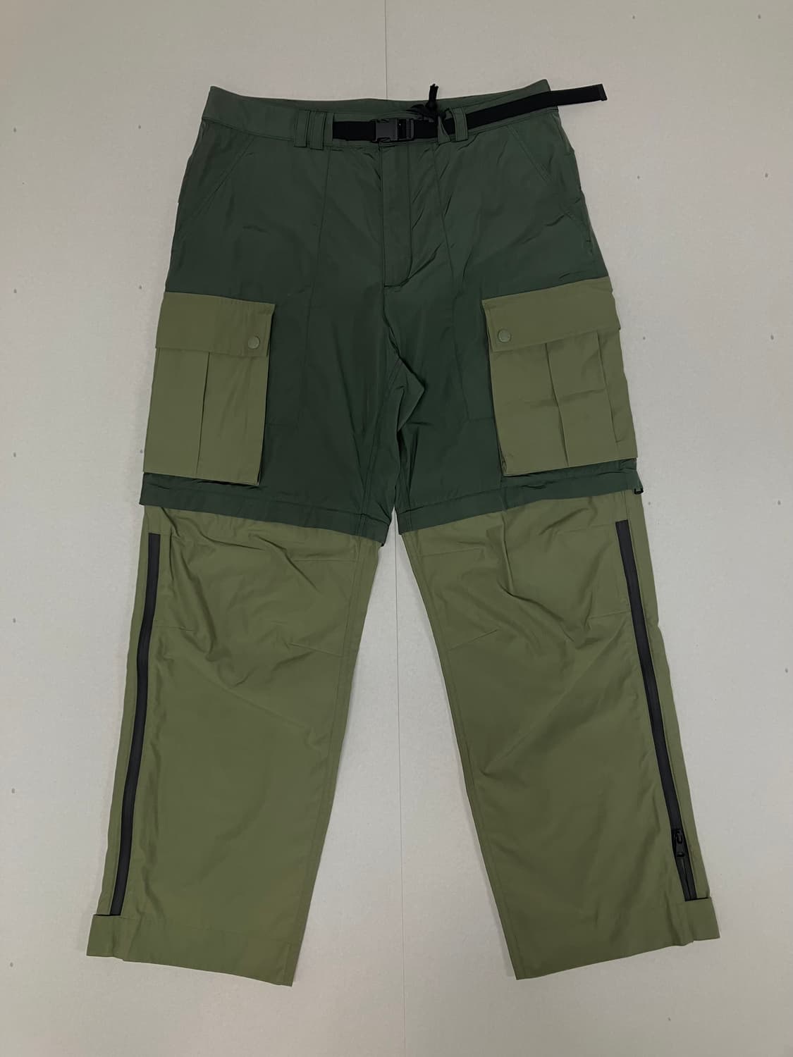 몽클레르 X 퍼렐 윌리엄스 카고 팬츠 올리브 그린 48사이즈 상품이미지1