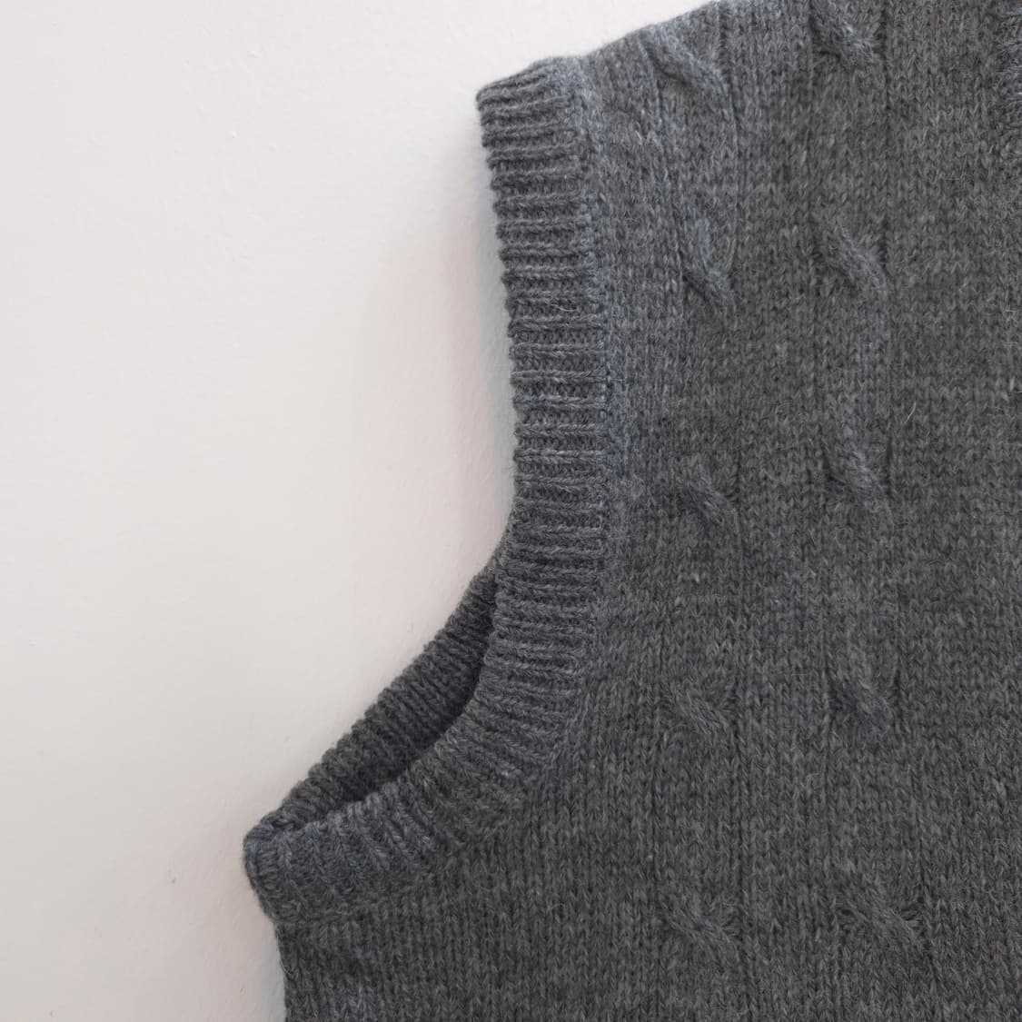 WILSHIRE 차콜그레이 울혼방 니트 베스트 상품이미지3