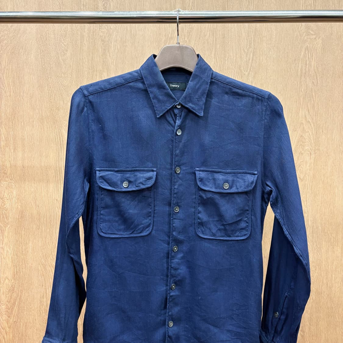 띠어리 린넨 긴팔 셔츠 더블 플랩 포켓 버튼 심플 디테일 네이비 상품이미지4