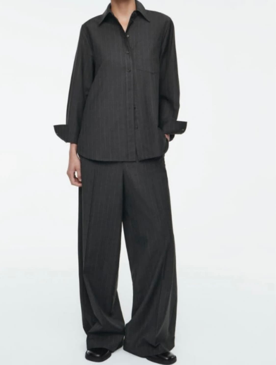 [40] 코스 cos 와이드 레그 핀스트라이프 슬랙스 상품이미지1