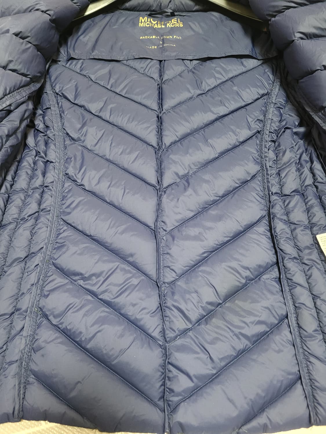 마이클코어스 셰브런 덕다운 퀼팅  패딩 L 상품이미지3