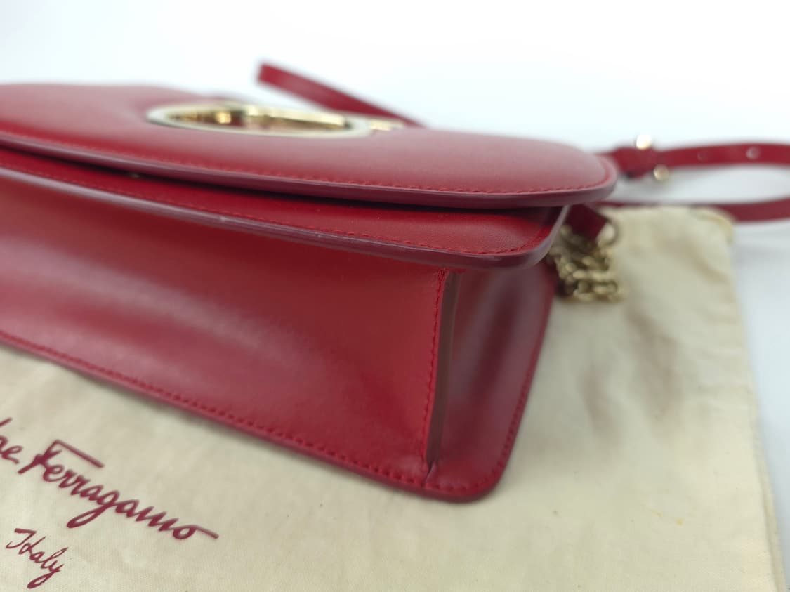 살바토레 페라가모 간치니 미니 크로스백 레드
 상품이미지6