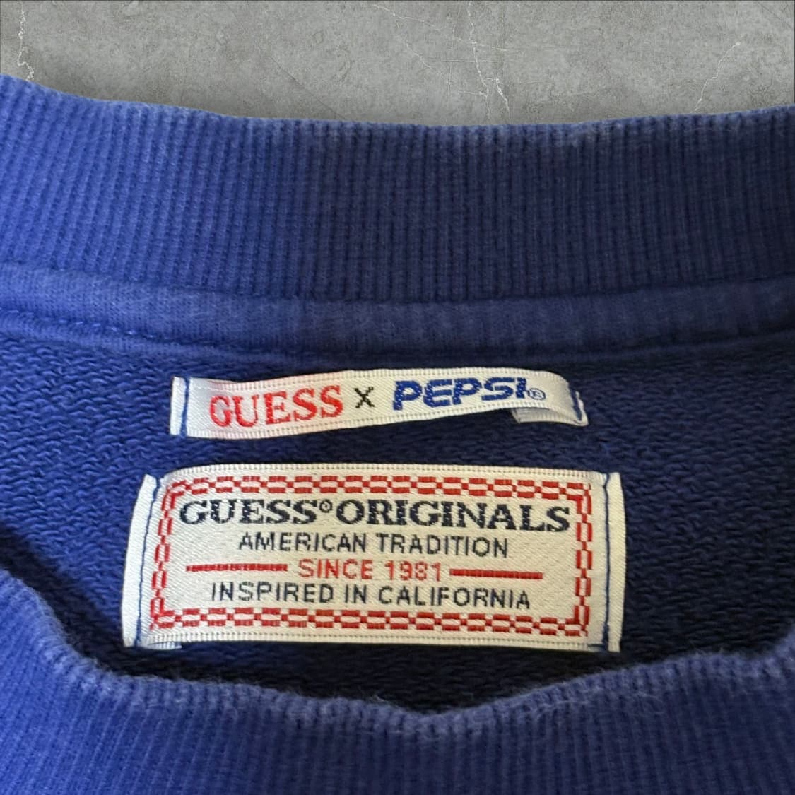 GUESS × PEPSI 콜라보 맨투맨 상품이미지4