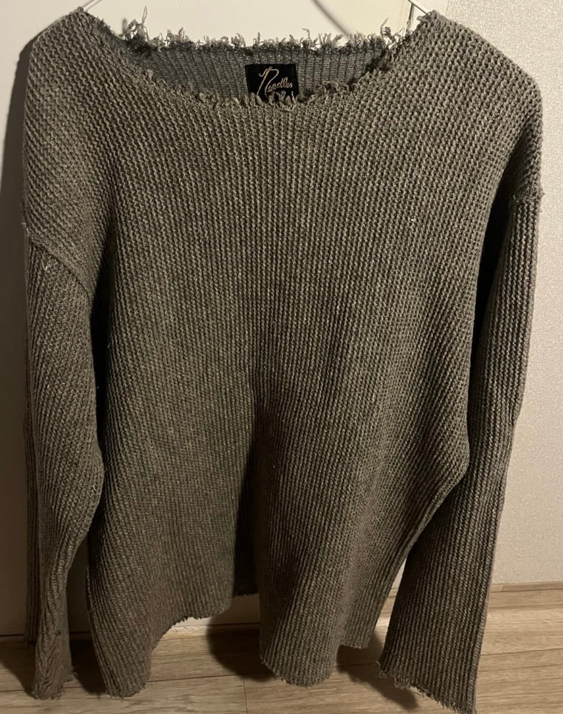 니들스 컷오프 보트넥 니트 상품이미지1