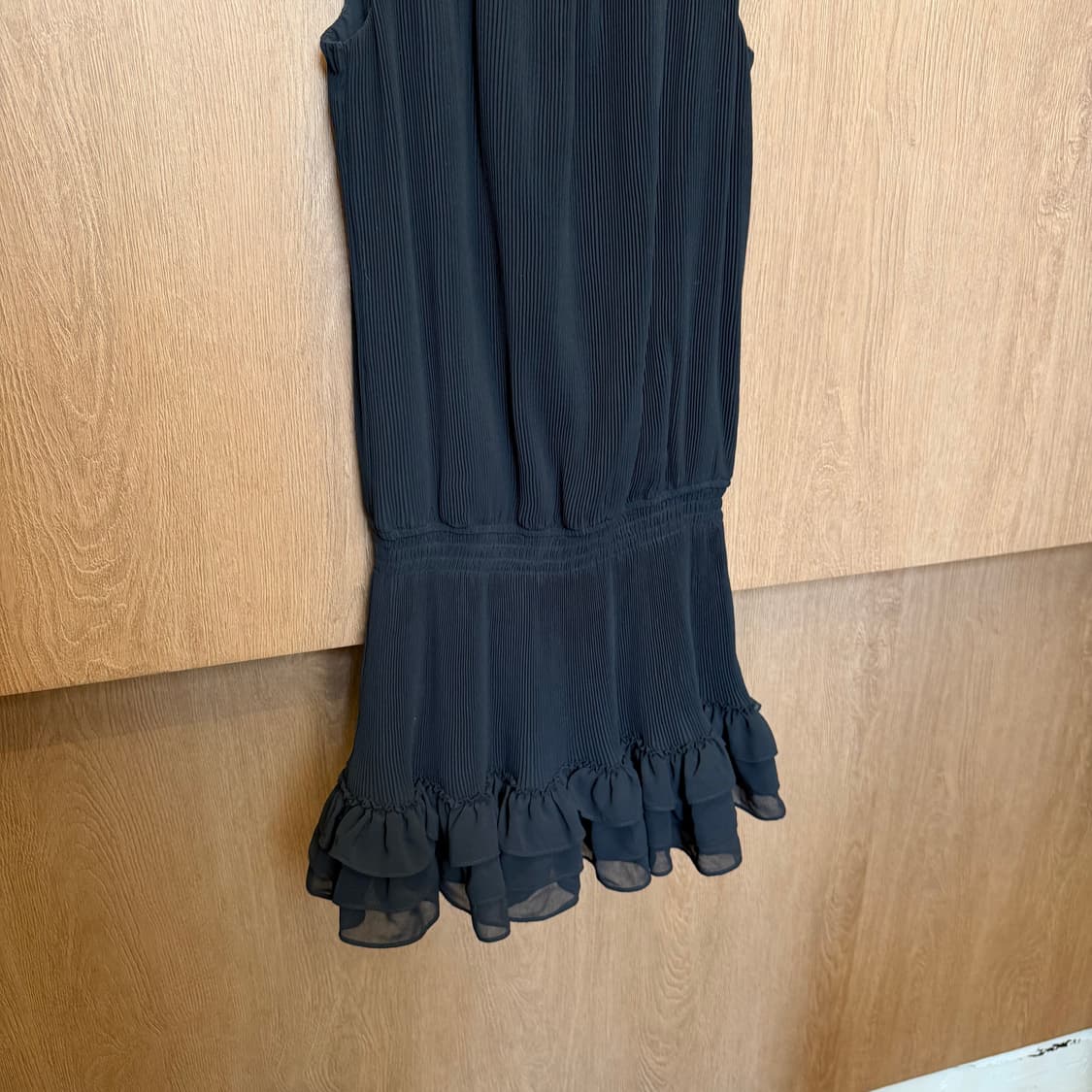 빈티지 하이넥 플리츠 슬리브리스 원피스 백 버튼 러플 레이어드 블랙 상품이미지4