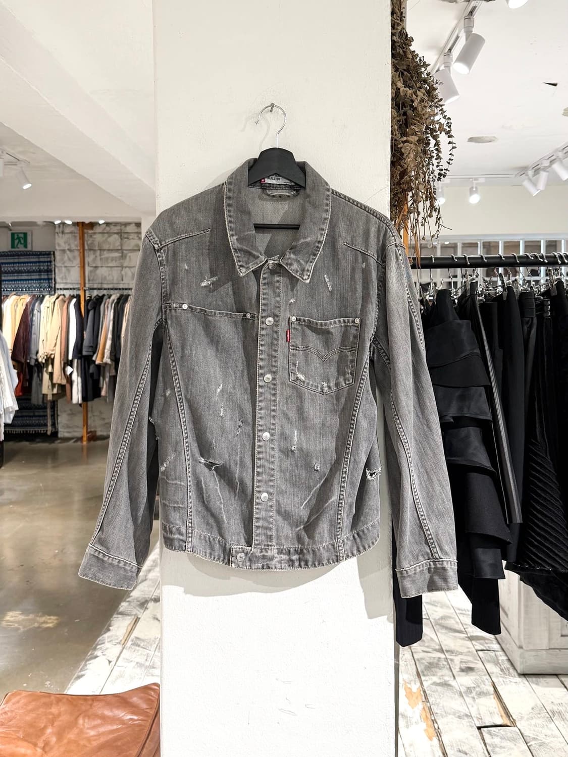 리바이스 엔지니어드 진 흑청 데미지 트러커 자켓 상품이미지1