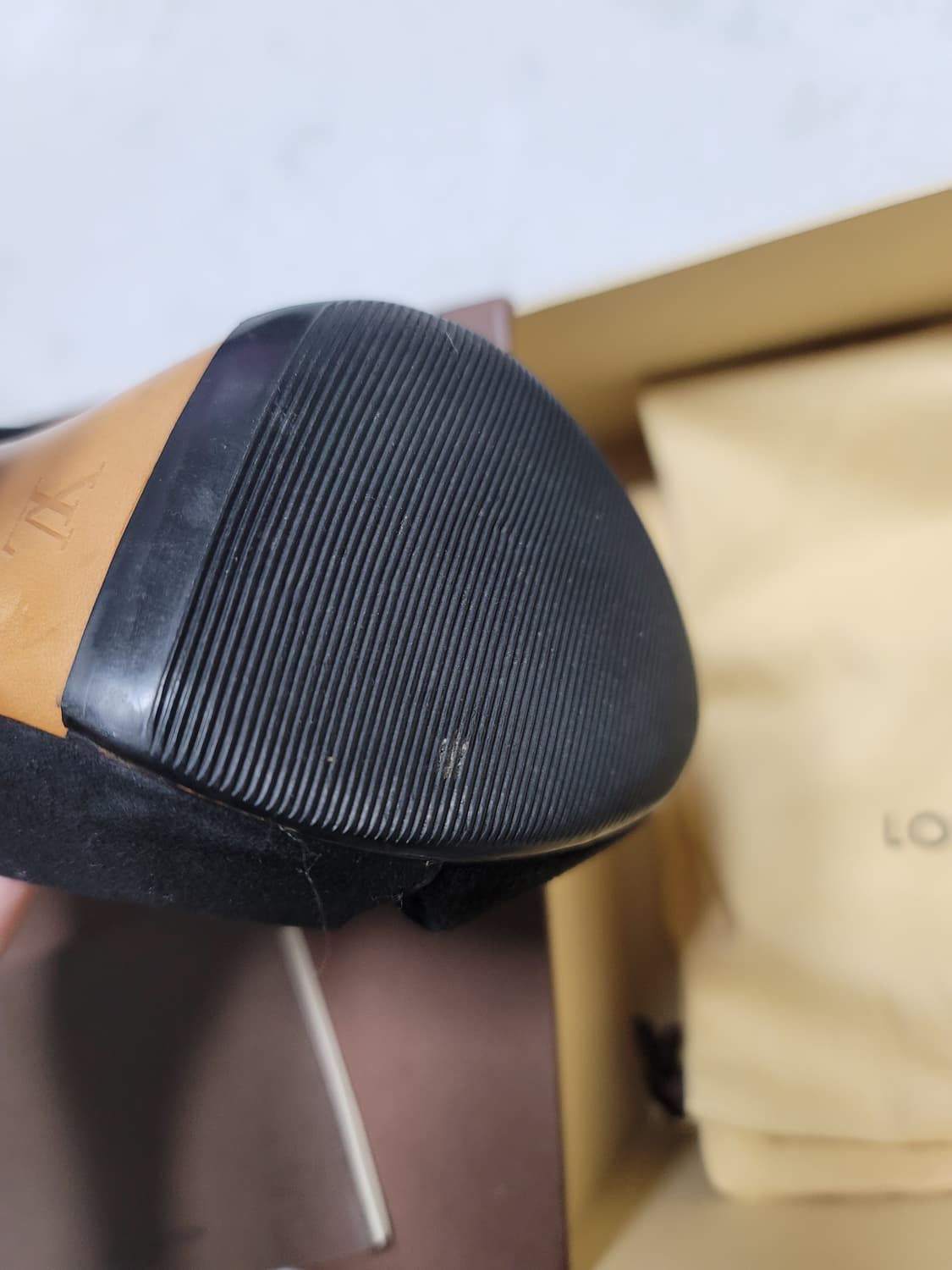루이비통 블랙 스웨이드 하이힐 35(220사이즈) 상태극상 상품이미지9