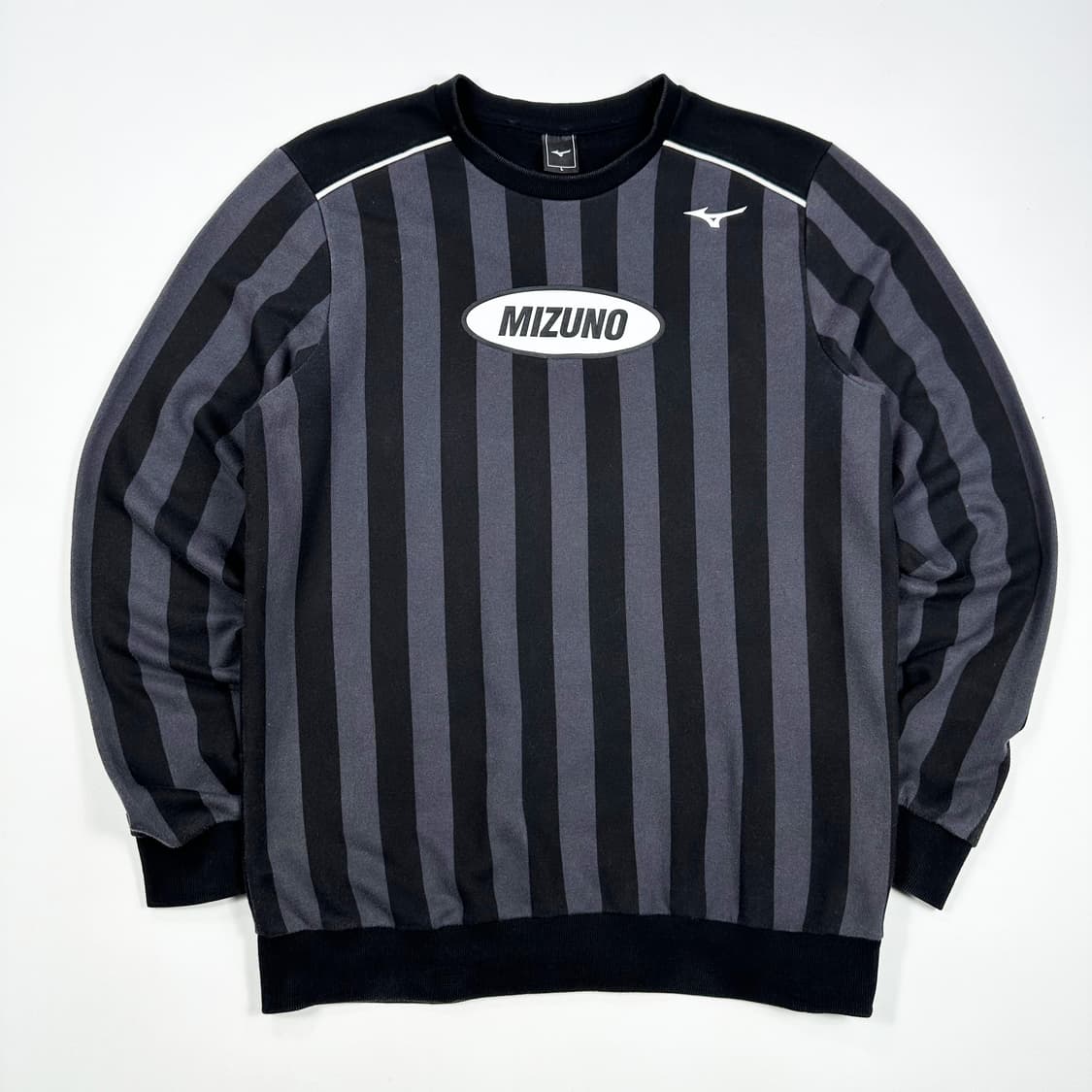 미즈노 센터 로고 스트라이프 블랙 맨투맨 (L) 상품이미지2