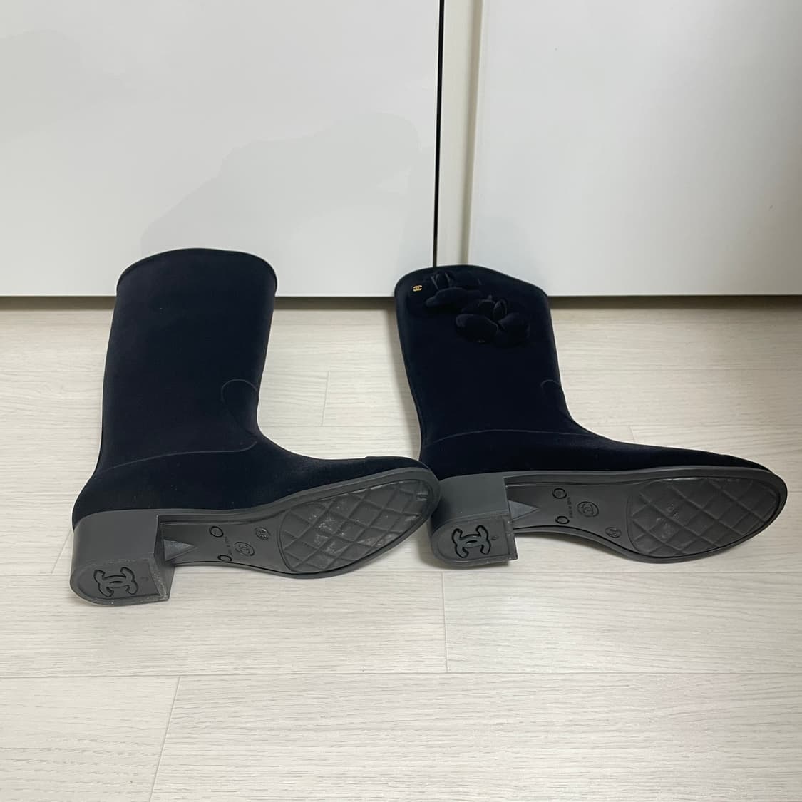 샤넬 스웨이드 카멜리아 부츠 38사이즈 상품이미지4