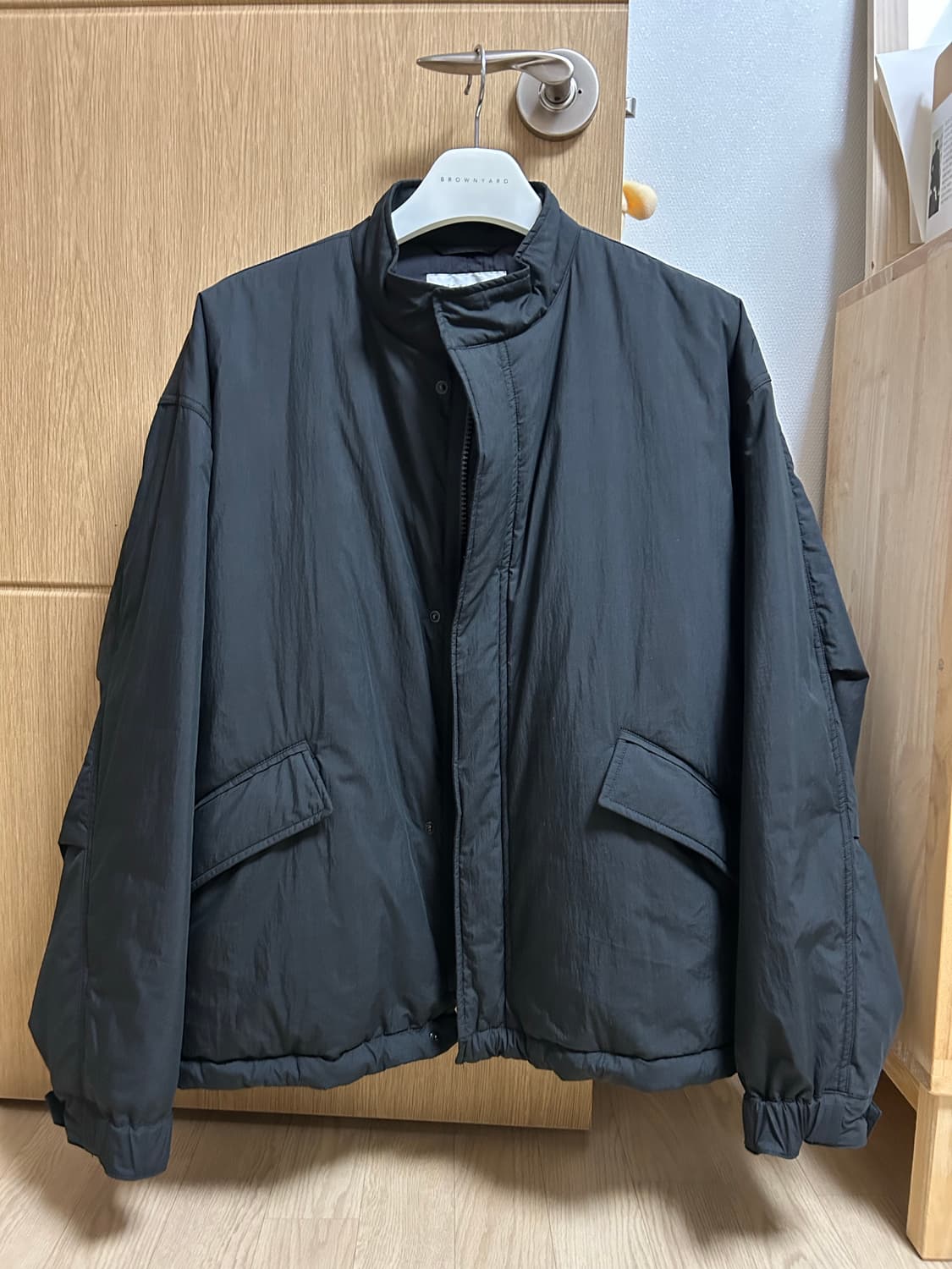 브라운야드 에센셜 숏 패디드 자켓 4사이즈 상품이미지1