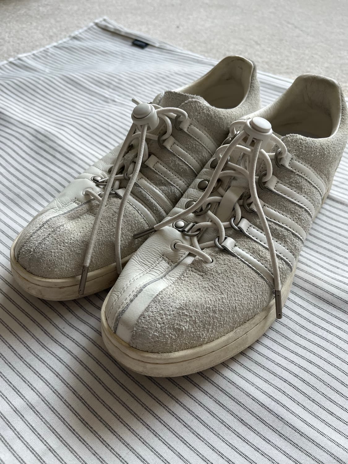 엔지니어가먼츠 x 케이스위스 비대칭 화이트 스니커즈 (265-270) 상품이미지3