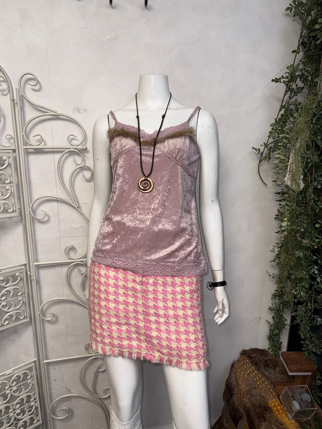 Lavender rabbit fur trimmed velvet 슬리브리스 상품이미지4