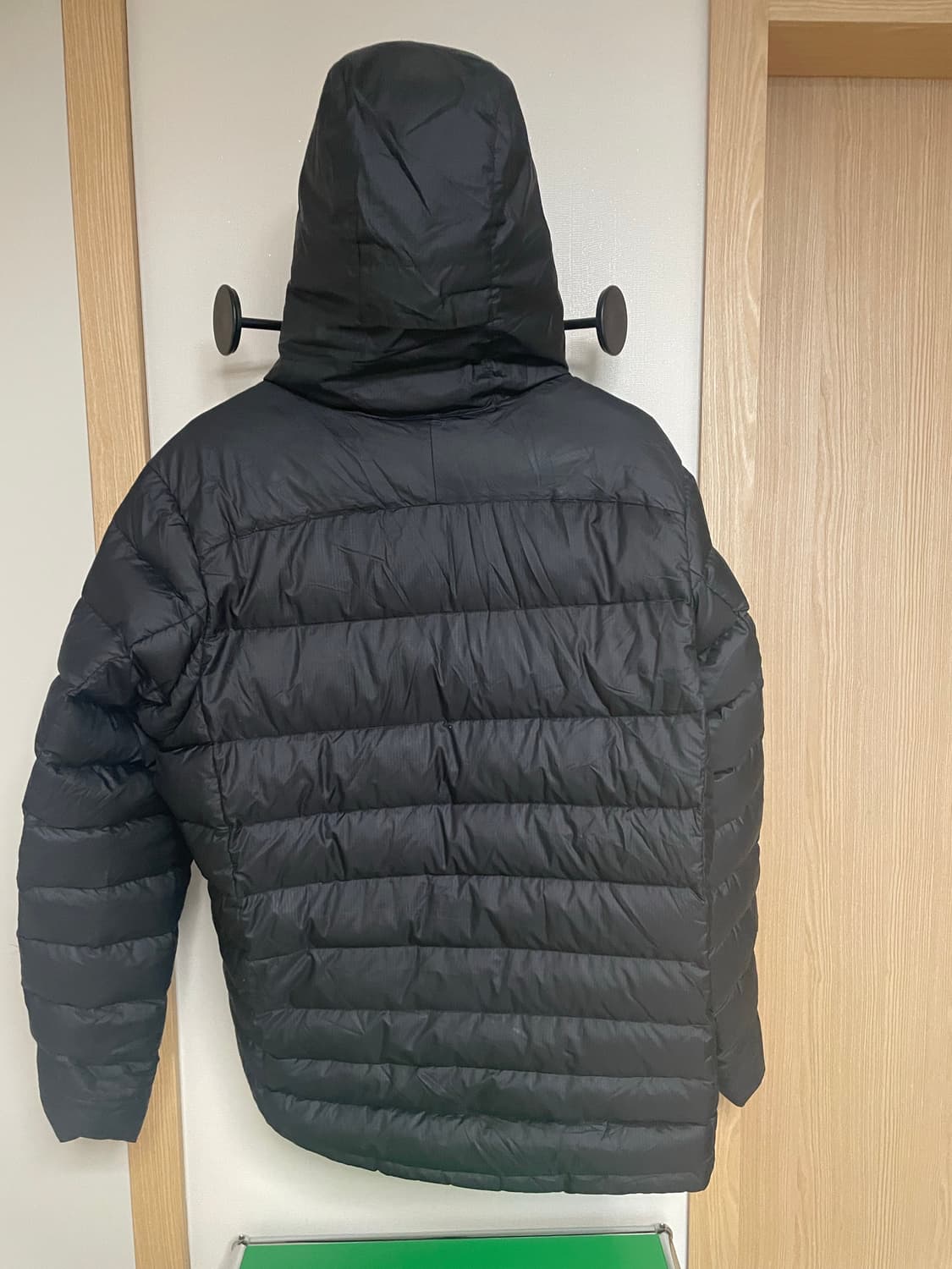 파타고니아 다운스웨터 후드 패딩 블랙 상품이미지3