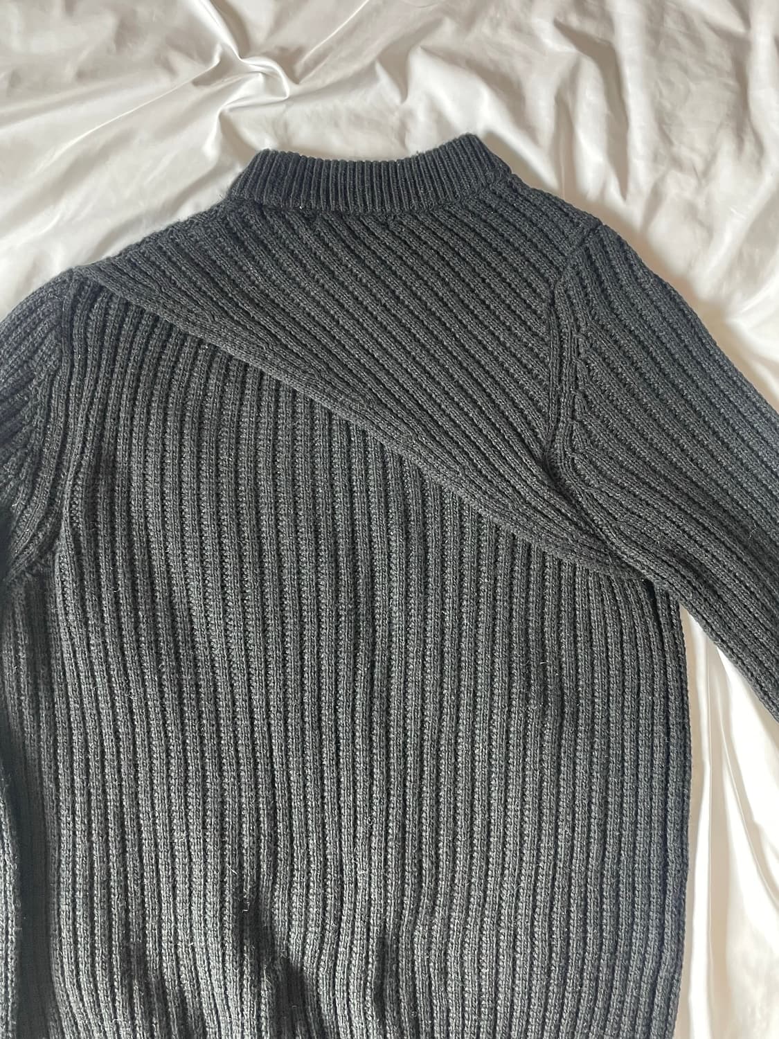 모어댄파라다이스 컷아웃 니트 상품이미지2