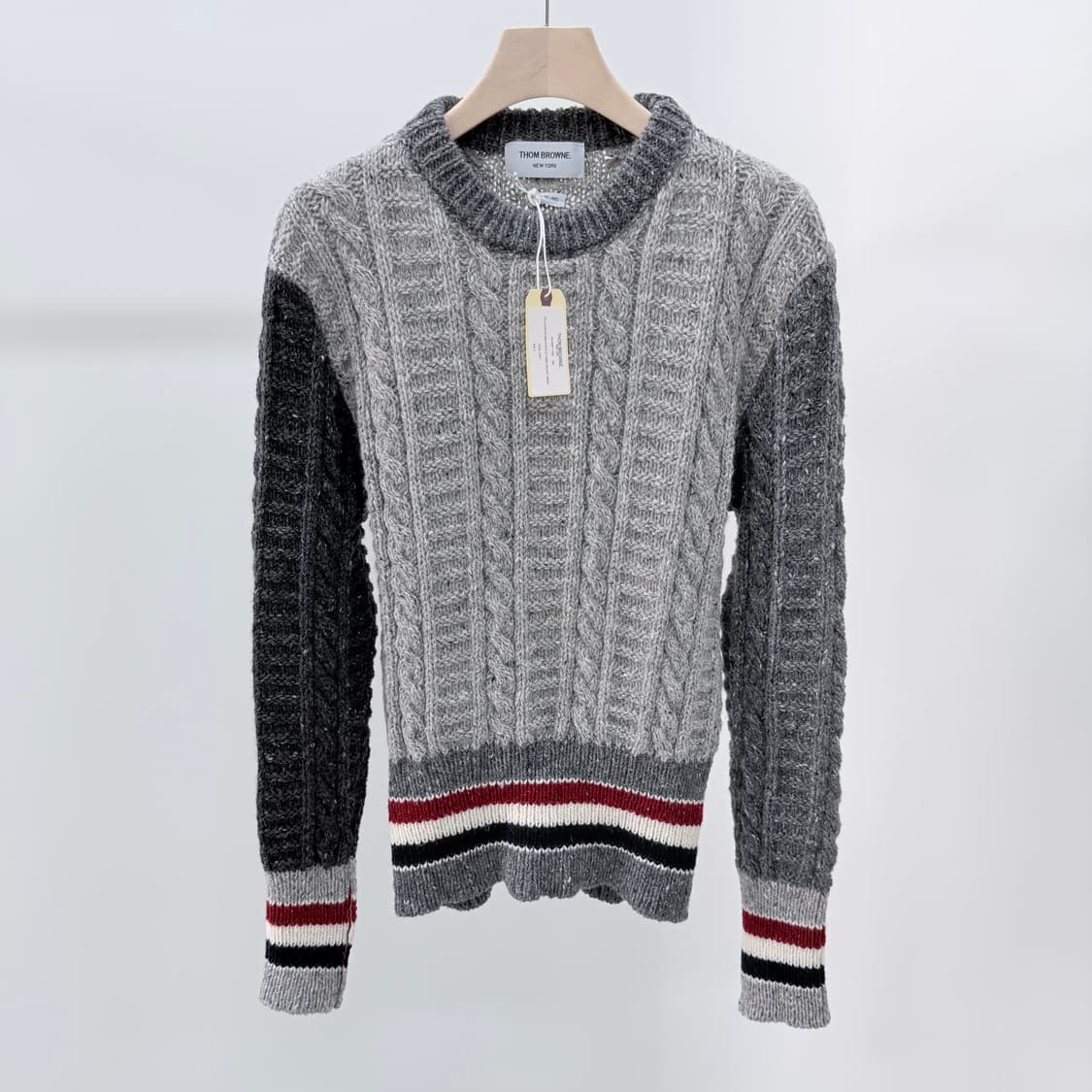 [미사용/2] 톰브라운 펀믹스 삼선 케이블 니트 그레이 상품이미지1