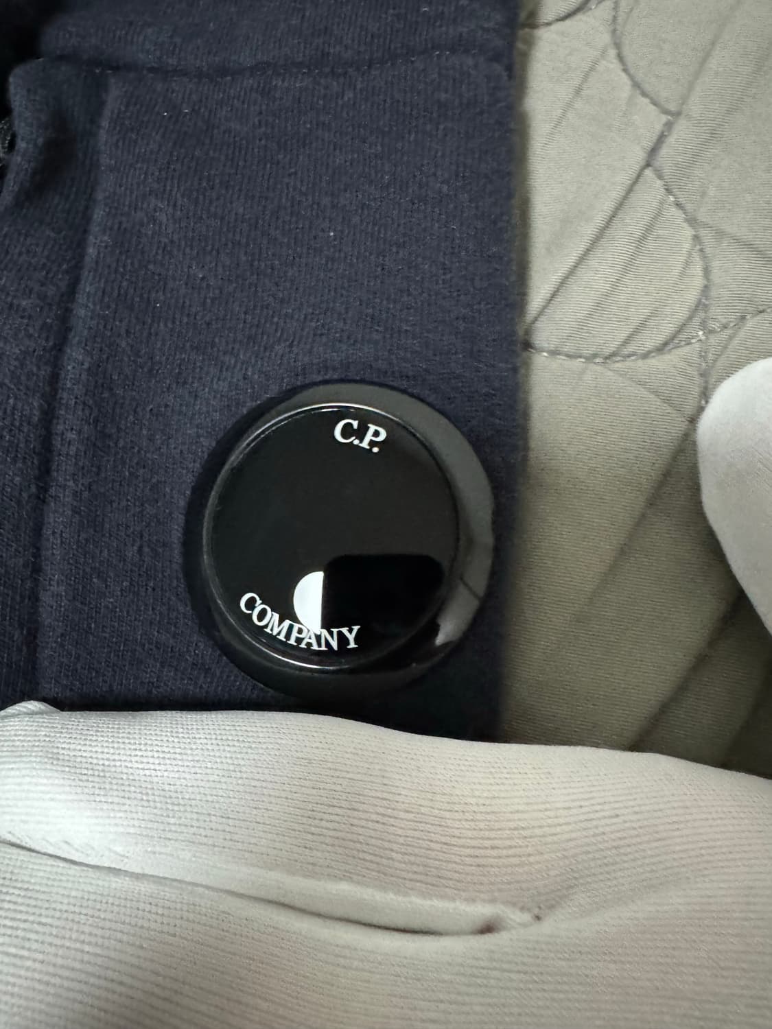 (정품) CP컴퍼니 렌즈 맨투맨 M 상품이미지3