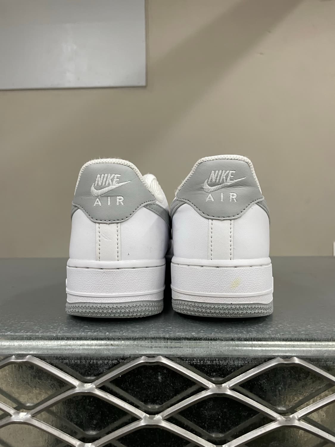 나이키 에어포스1 화이트 스모크 그레이 250 상품이미지3