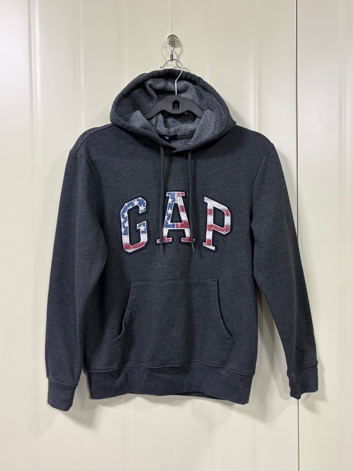 GAP(갭) 차콜 성조기 빅로고 후드티 상품이미지1