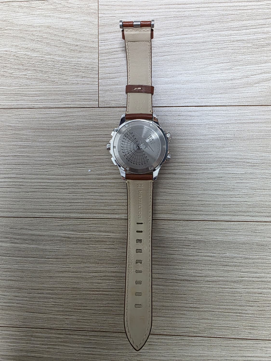 해밀턴 카키 에비에이션 X-wind GMT 크로노 쿼츠 46mm 상품이미지4