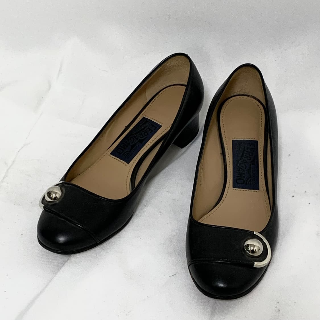 페라가모 블랙 은장 여성 펌프스 로우힐 225-230 빈티지 프라다st 상품이미지1