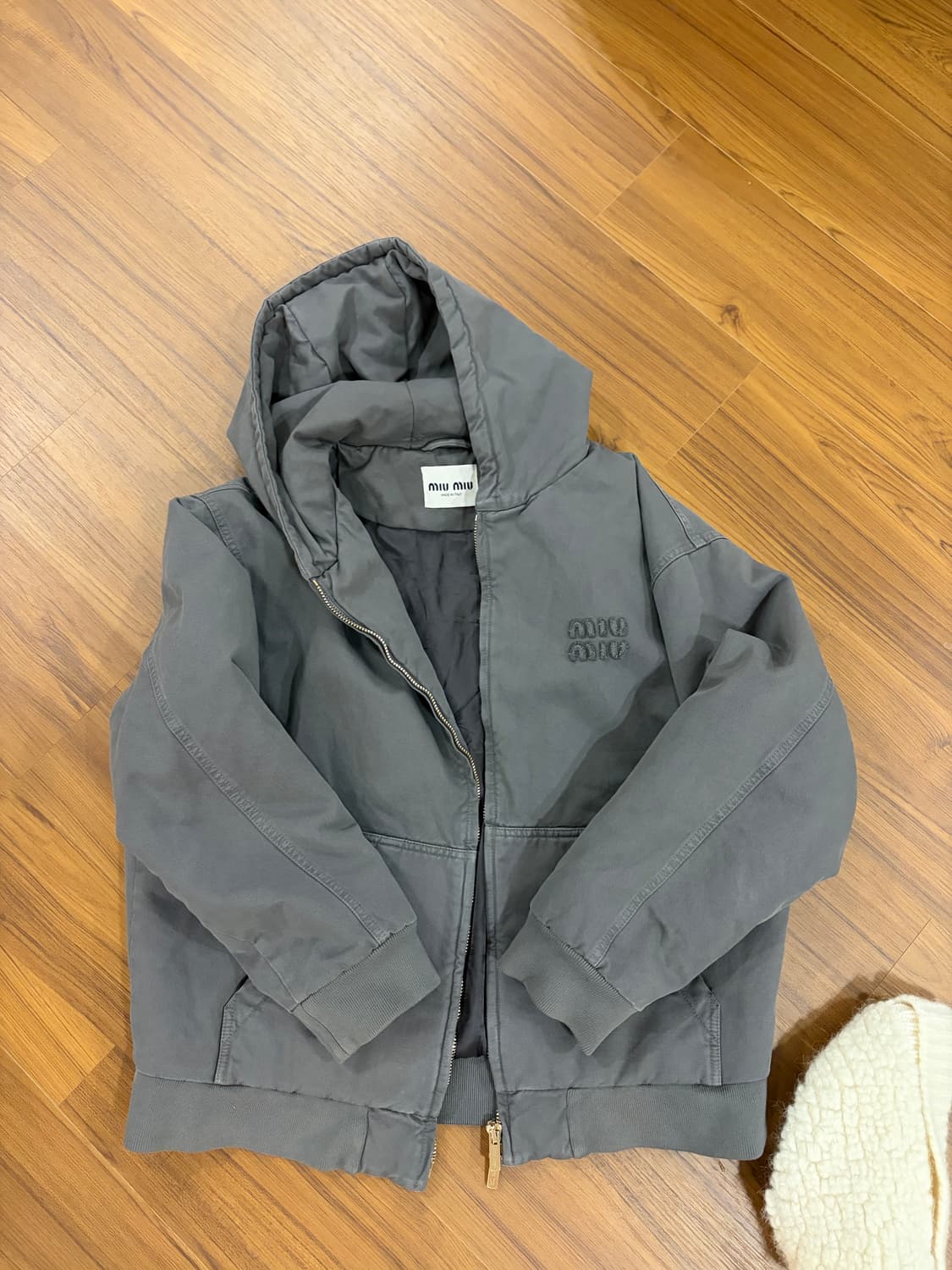 미우미우 후드자켓 팝니다 상품이미지1