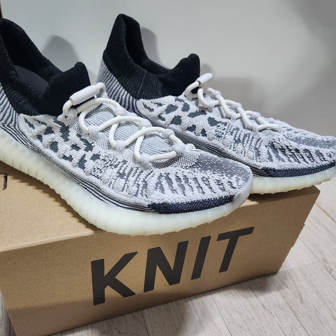 이지부스트 350 V2 CMPCT 슬레이트 화이트 상품이미지1