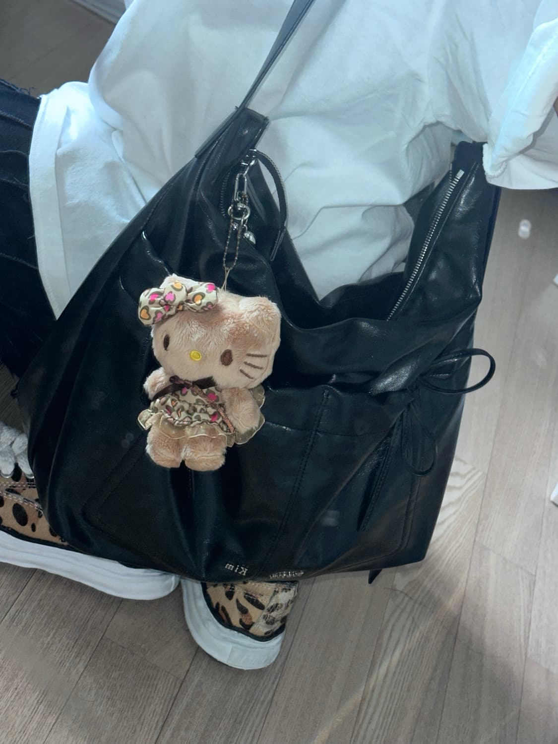 마뗑킴 포켓 셔링 리본 빅 백 블랙 상품이미지1