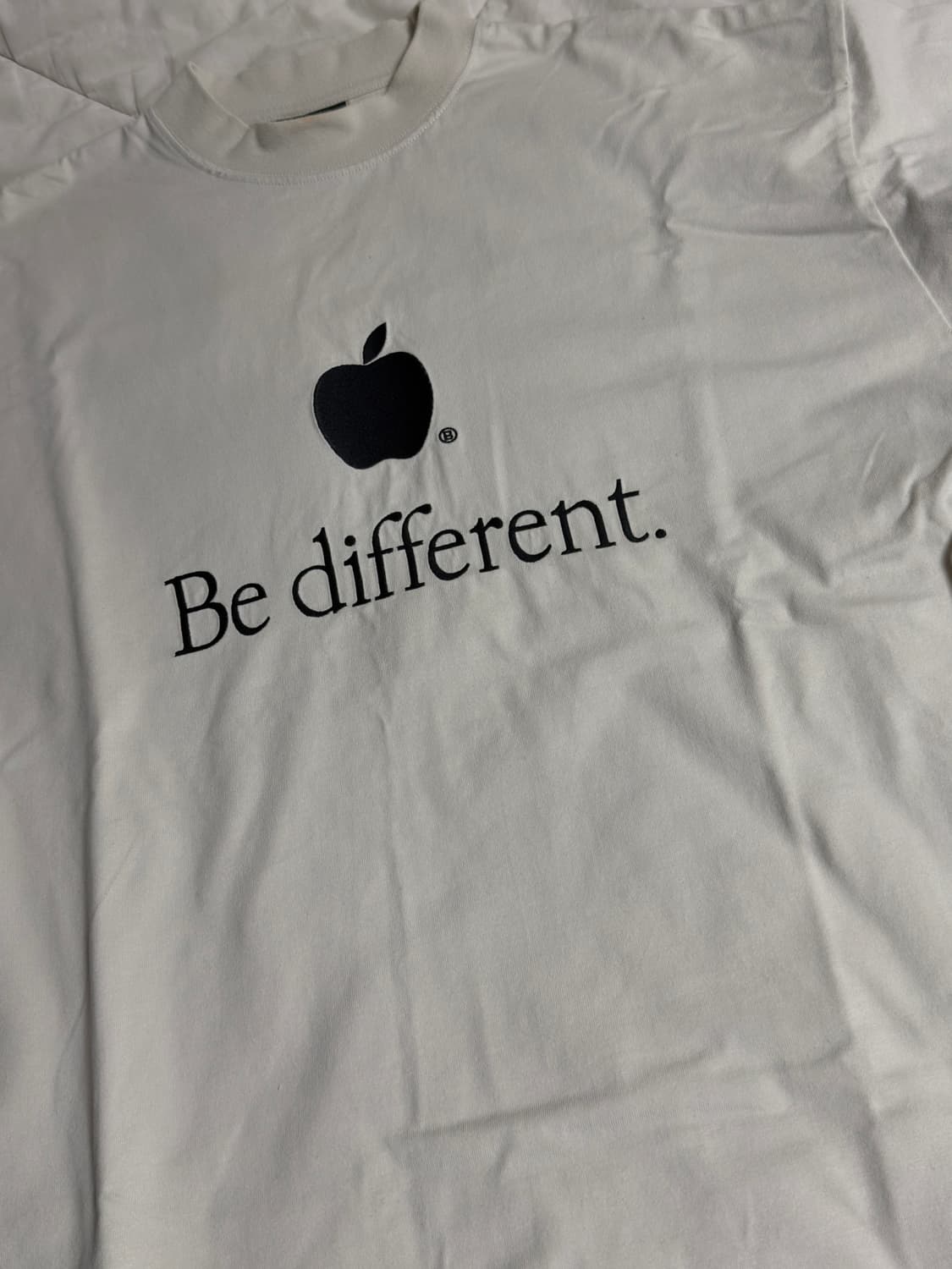 발렌시아가 애플 Be different 반팔 1사이즈 상품이미지2