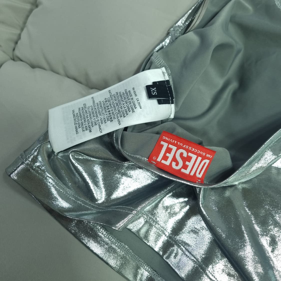 DIESEL 디젤 D로고 실버 홀터넥 블랙핑크 지수착용 상품이미지5