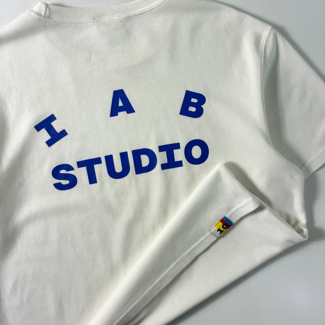IAB studio  아이앱스튜디오 스펠아웃 로고 화이트 반팔티  상품이미지2