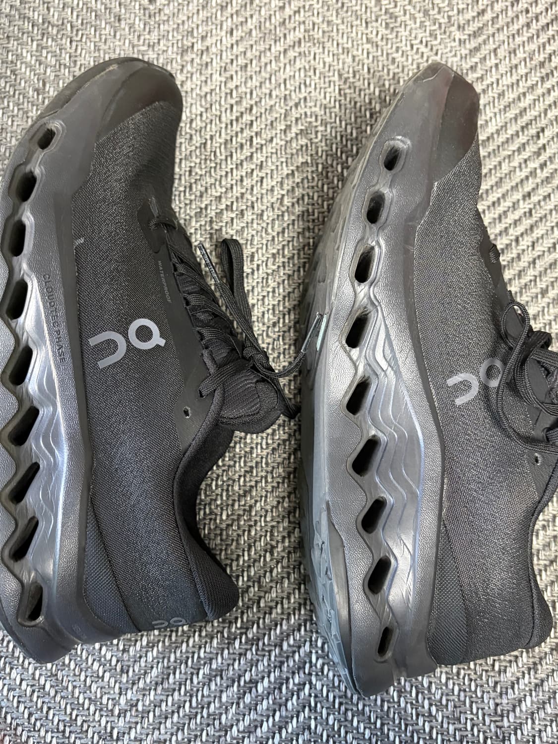 온러닝 클라우드서퍼 트레일2 워터프루프 275
 상품이미지5