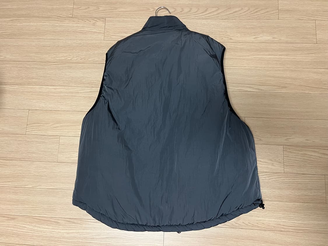 발루트 커브드 리버시블 패딩 베스트 블랙 3사이즈 상품이미지4