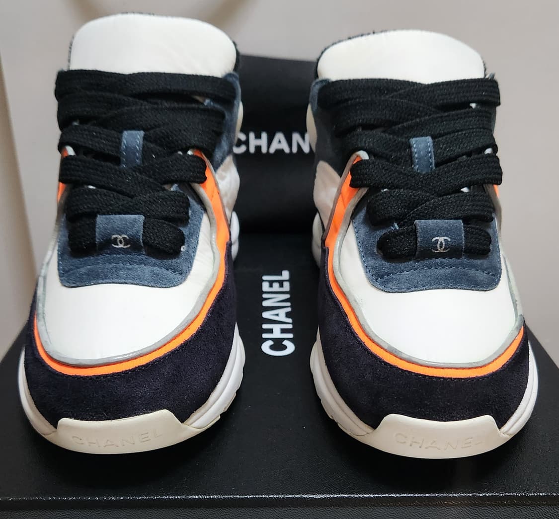 [정품] 샤넬 스니커즈 운동화 CC로고 화이트/블랙/오렌지37 새상품급  상품이미지5